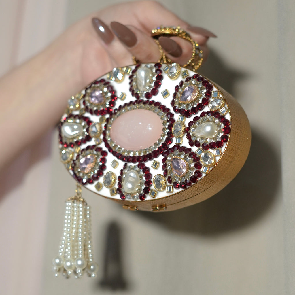 Enara Two-sided Clutch