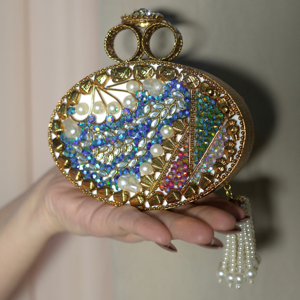 Enara Two-sided Clutch
