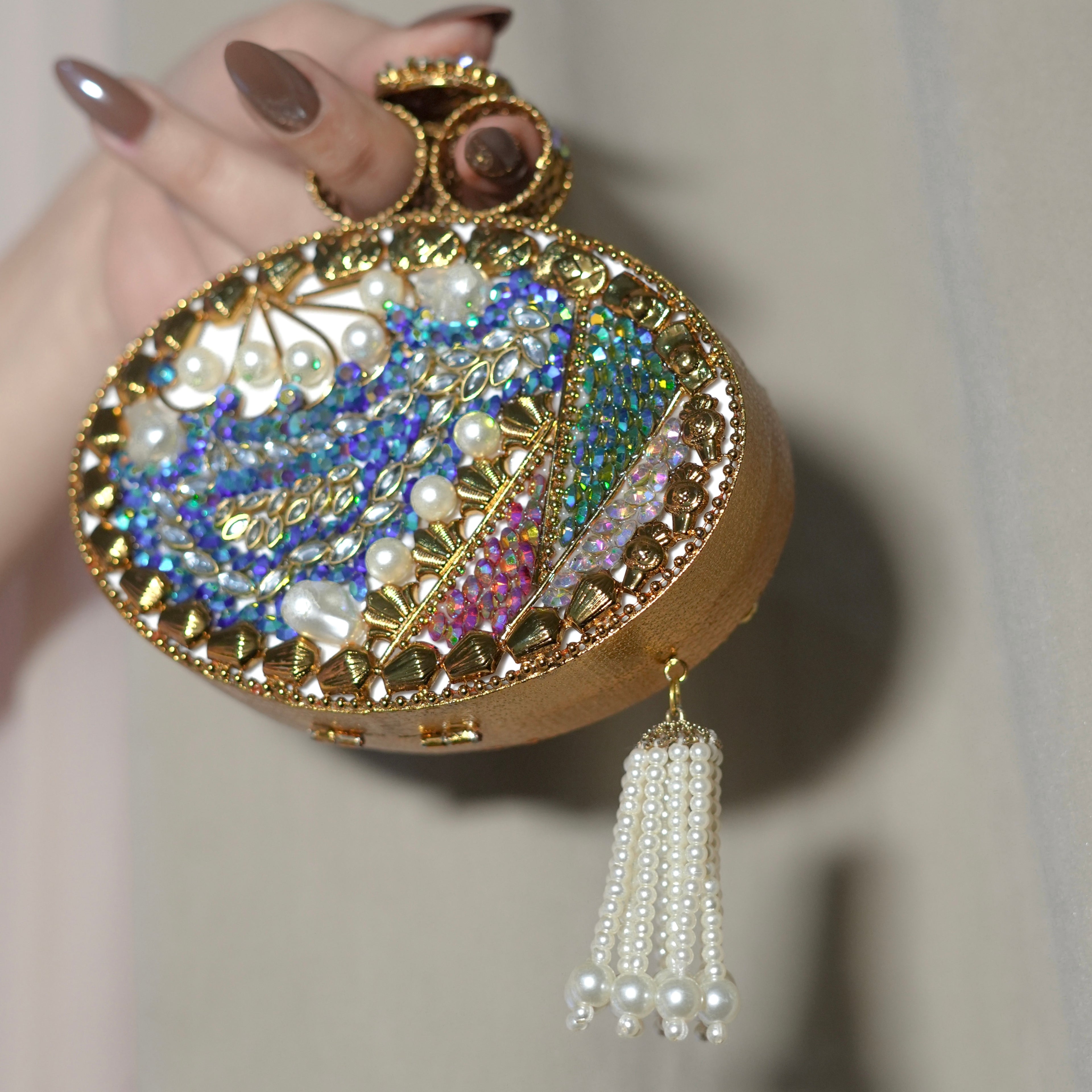 Enara Two-sided Clutch