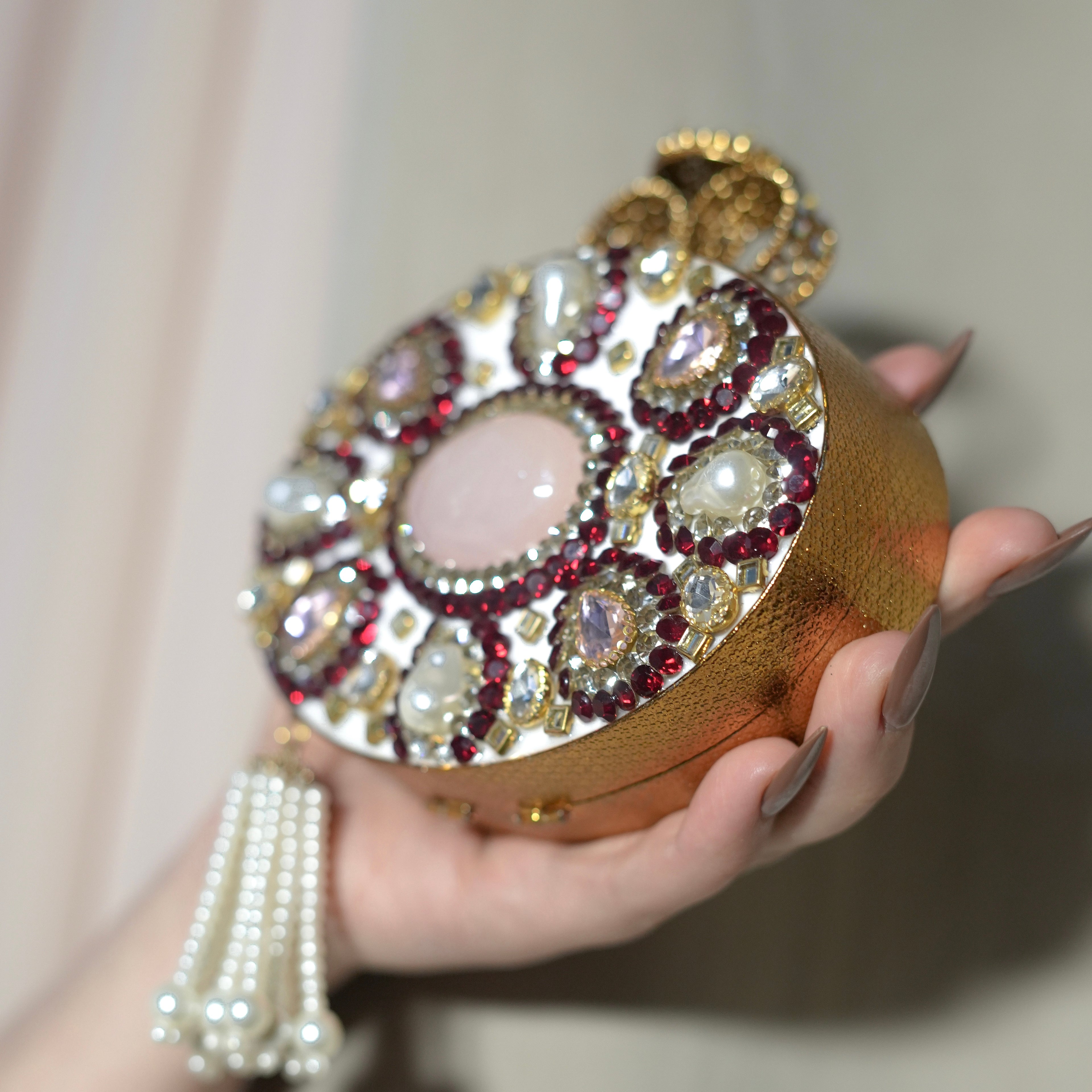 Enara Two-sided Clutch